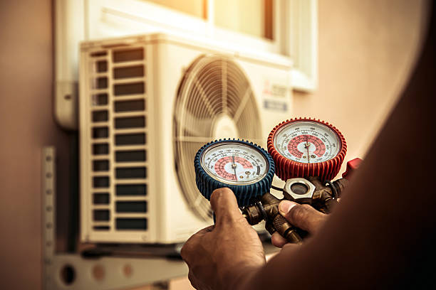 Professional Hvac Maintenance technician working in Tarpon Springs, FL